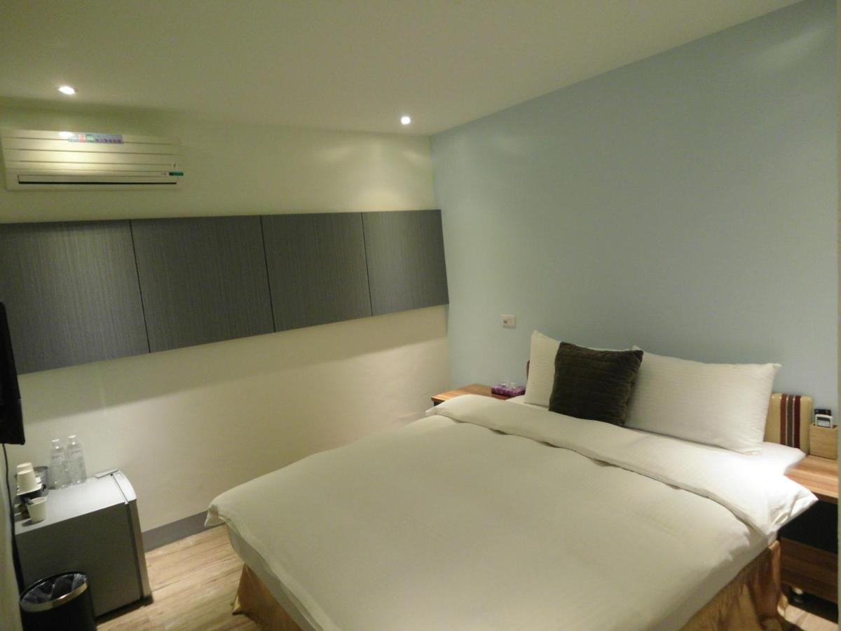 237 Hotel Каосюн Екстериор снимка